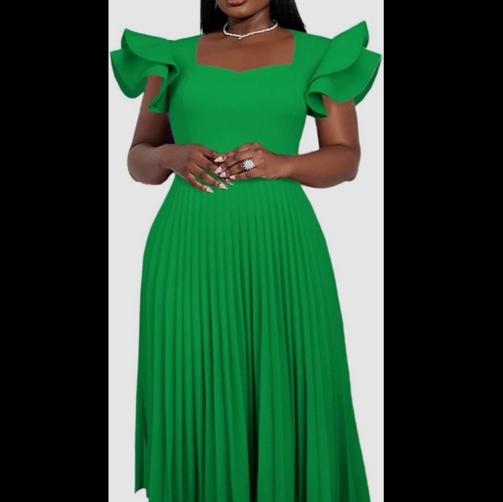 Chic Green Midi Dress with Ruffled Sleeves